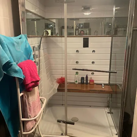 Quarto em Acomodações Particulares Verte Spacieuse Cote Aeroport *