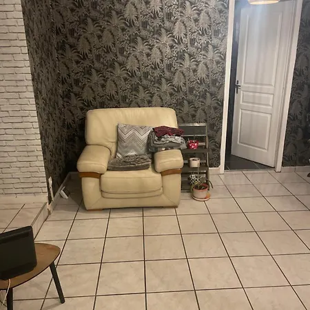 Homestay Verte Spacieuse Cote Aeroport Pusignan